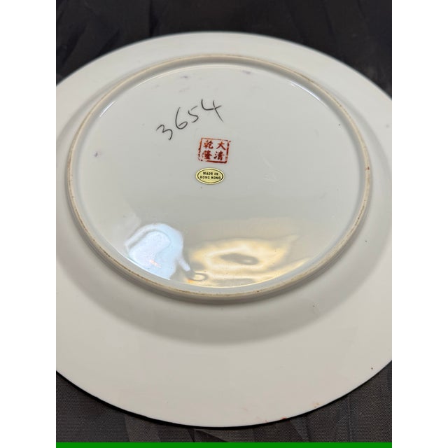 Set of 2 Chinese Famille Rose Porcelain Plates 10" Hand Painted Geisha VTG Gold For Sale - Image 4 of 12