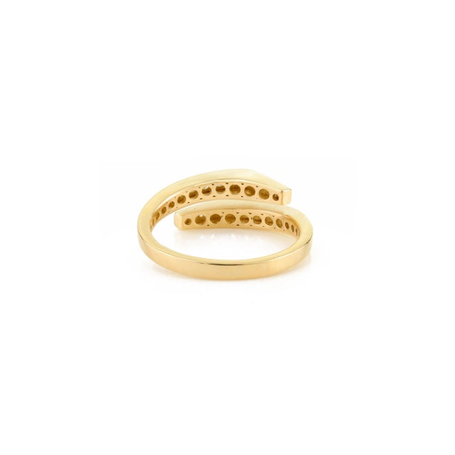 Contemporary Diamond Bypass Ring in 14k Yellow Gold Size 6 For Sale In New York - Image 6 of 10