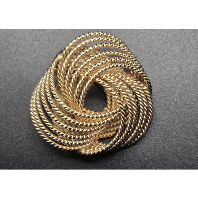 1940s 1940s Winard 12k Gold Filled Rope Swirl Brooch Pin For Sale - Image 5 of 13