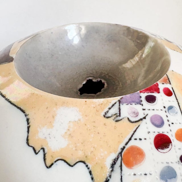 1980s Postmodern Ceramic Orb Vase by K Freeman, Vintage 1980s Postmodern Ceramic Vase For Sale - Image 5 of 10