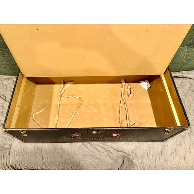 1940s Rare 1950s Vintage Yale Military Field Trunk Nyc Original Name and Stenciling For Sale - Image 5 of 12