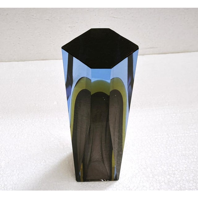 Geometric Faceted Uranium Sommerso Murano Glass Vase, Italy 1960s For Sale - Image 16 of 18