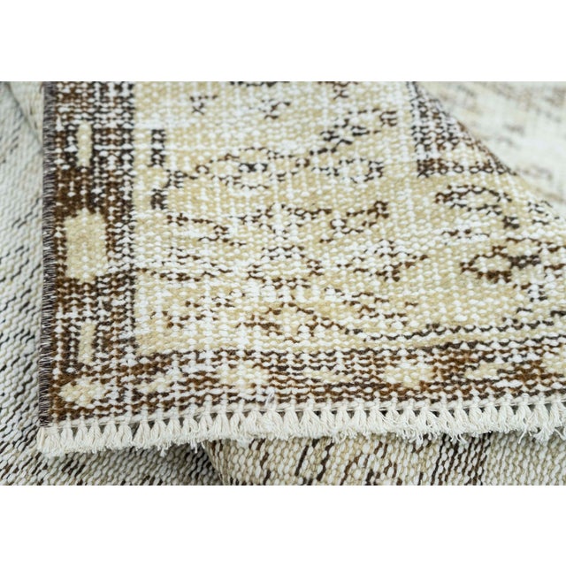 Turkish Vintage Rug 5'5" x 8'10" #21397 For Sale In Houston - Image 6 of 8