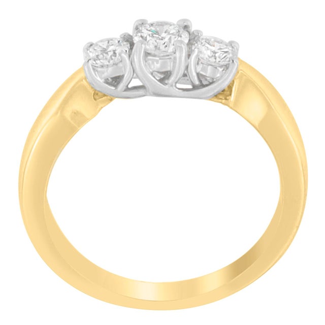 Contemporary 14K Two-Toned Gold 1/2 CTTW Round-cut Diamond Ring (G-H, SI1-SI2) For Sale - Image 3 of 4