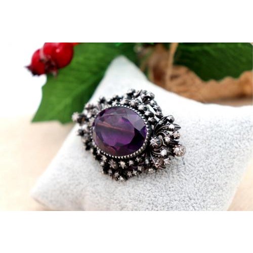 Gold Brooch with Diamonds For Sale - Image 5 of 9