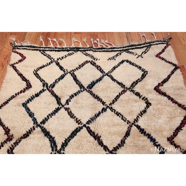 Nazmiyal Collection Vintage Ivory Beni Ourain Moroccan Rug For Sale In New York - Image 6 of 8