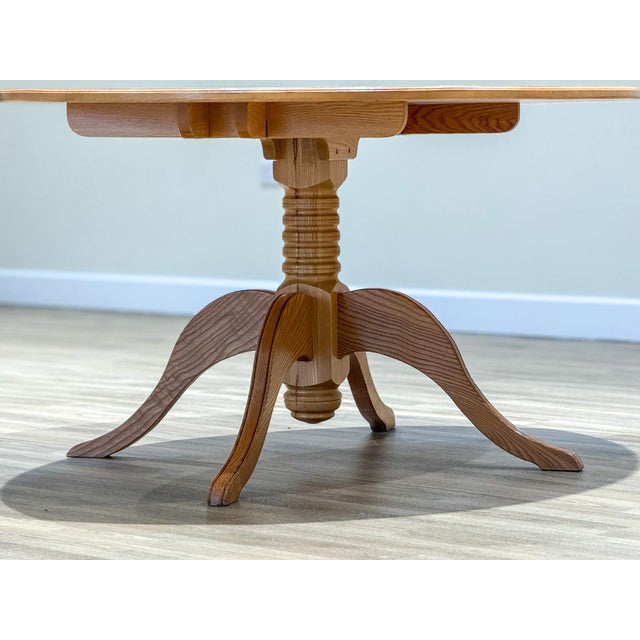 Mid-Century Circular Dining Table in Elm and Chairs in Rattan, 1960s, Set of 5 For Sale - Image 11 of 12