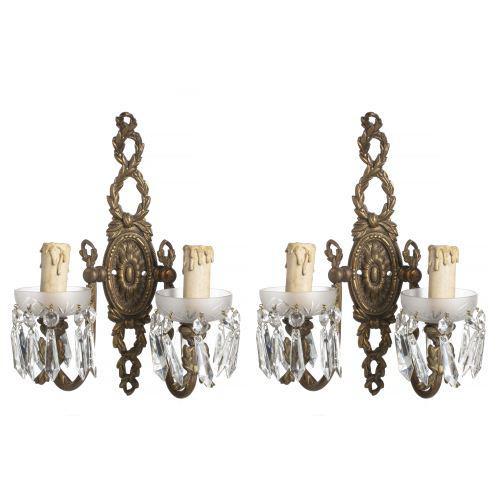 20th century Portuguese, in the Louis XVI style, in gilded bronze with pendants. Dimensions: 30 x 20 cm. Up to 250V...