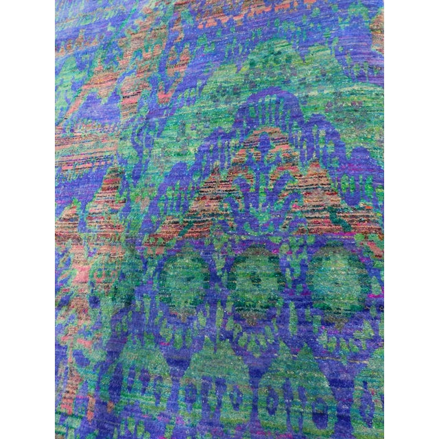 100% lush silk pile on cotton foundation. A striking pattern with vibrant purple color. Rich in tone. Great for any room...