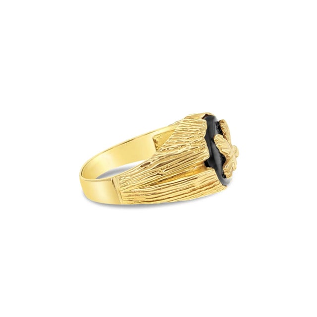 Contemporary Black Onyx Eagle Ring with Bark Textured Band 14k Yellow Gold, Size 10 For Sale - Image 3 of 3