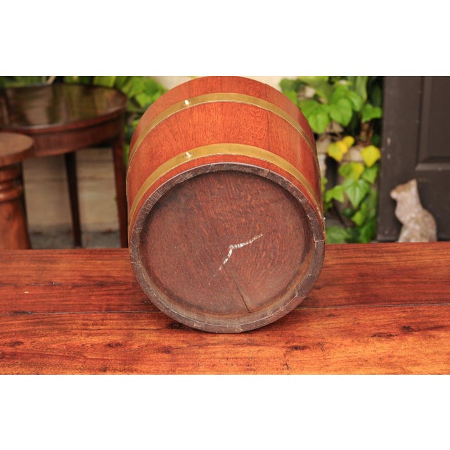 Early 20th Century English Edwardian Oak Bucket with Brass Braces by R.A Lister & Co., Circa 1900 For Sale - Image 5 of 10
