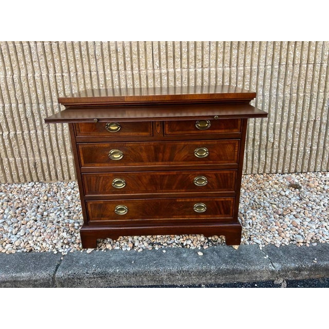 Late 20th Century Hekman Copley Place Georgian Chippendale Style Inlaid Flame Mahogany Bachelors Chest/ Nighstand For Sale - Image 16 of 18