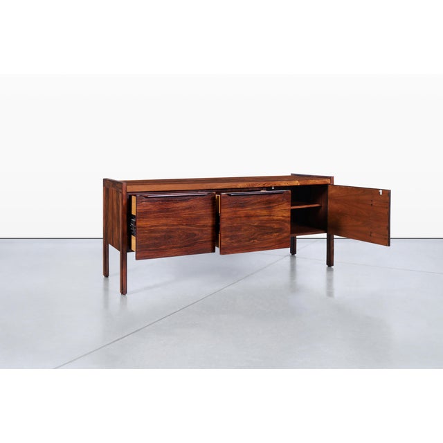 1960s Danish Modern Brazilian Rosewood Credenza For Sale In Los Angeles - Image 6 of 14