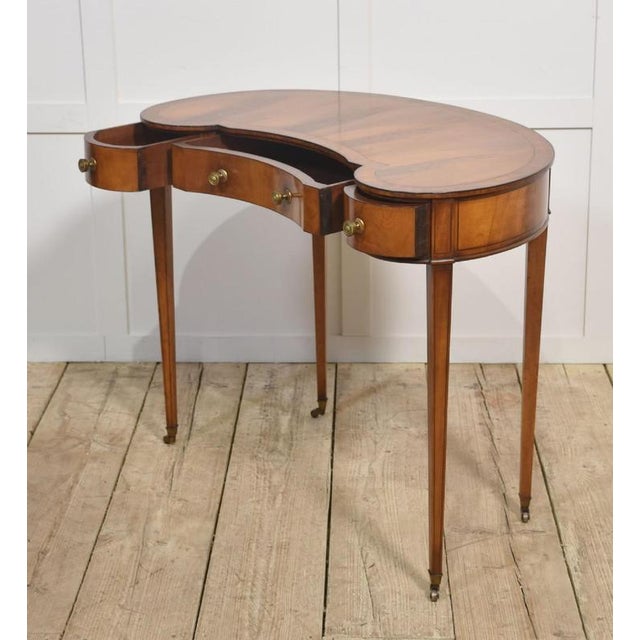Wood Kidney-Shaped Lady's Dressing Table in Mahogany, 1890s For Sale - Image 7 of 10