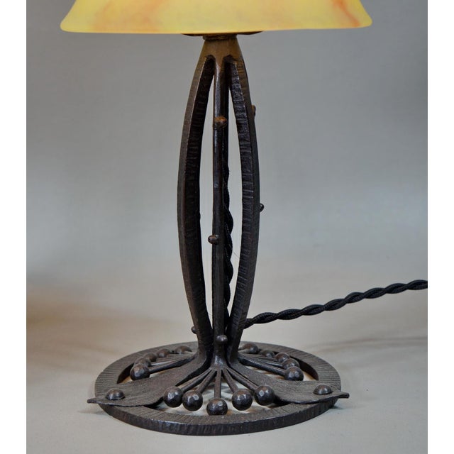 Daum Pair of E. Gauthier & Daum French Art Deco Lamps 1920s - Yellow Mottled Glass & Iron For Sale - Image 4 of 12