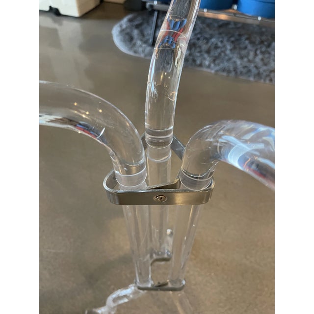 Mid-Century Modern 1960s Lucite Tripod Planter Side Table Dorothy Thorpe Grainware Attributed For Sale - Image 3 of 11