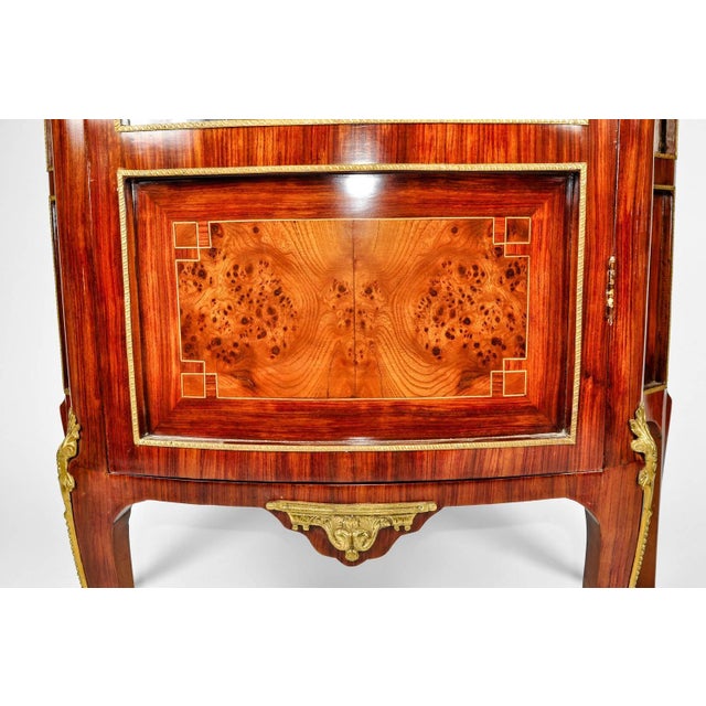 Early 20th Century French Sand Burl Wood Mirrored Hutch Cabinet Display Vitrine For Sale In New York - Image 6 of 9