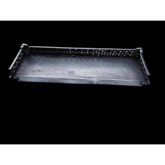 19th Century Victorian Cast Iron Pierced Fireplace Fender with Hearth Tray, 1890 For Sale - Image 5 of 7