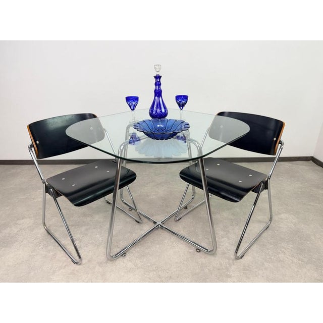 A quintessential example of 1970s Italian modernism, this striking dining table features a sculptural base crafted from...
