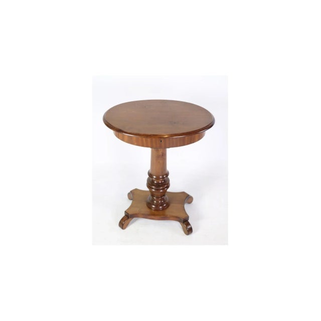 Oval sewing table / lamp table on pillar with mahogany sewing room from around the 1890s. Dimensions in cm: h: 70 w: 57 d:...