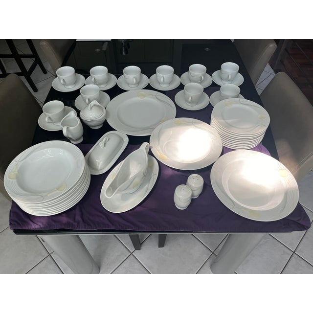 Mikasa's "Serenade" pattern with yellow calla lily flower detail. China crafted in Japan 48 pieces total set includes: 1 -...