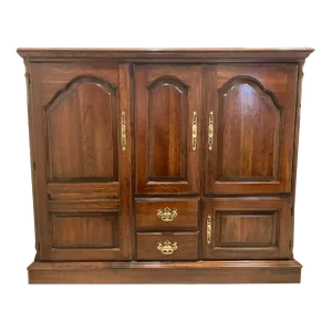 Pennsylvania House Cherry Wood Entertainment Cabinet Excellent "Mint" Condition Late 20th Century.