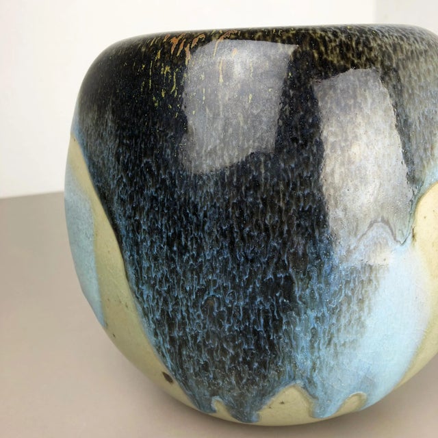 This original vintage Studio Pottery Object was designed by Gottlind Weigel and produced in her own studio in the 1980s in...