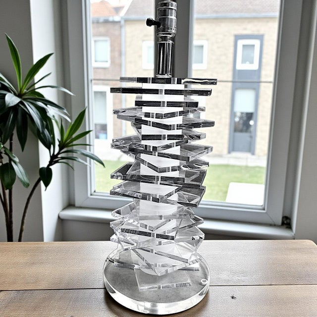 Vintage Mid Modernist Clear Lucite Stacked Tiled Skyscraper Table Lamp, Attributed to Bauer For Sale - Image 10 of 10