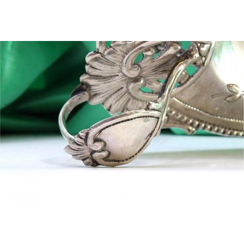 Silver Paddle with Pearly and Shell-Shaped Reliefs, Monogram Card and Claw-Shaped Feet For Sale - Image 5 of 8