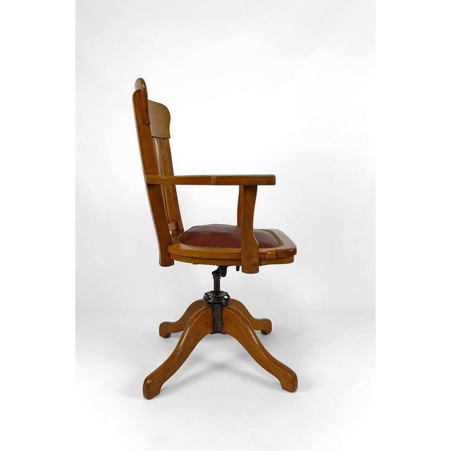 American Swivel Office Armchair in Oak with Leather Seat, 1900s For Sale - Image 6 of 18