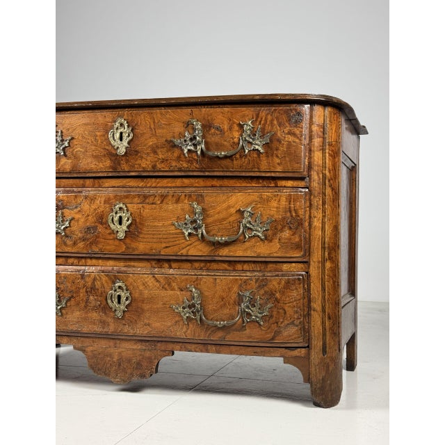 French Chest of Drawers, 1700s For Sale - Image 5 of 18