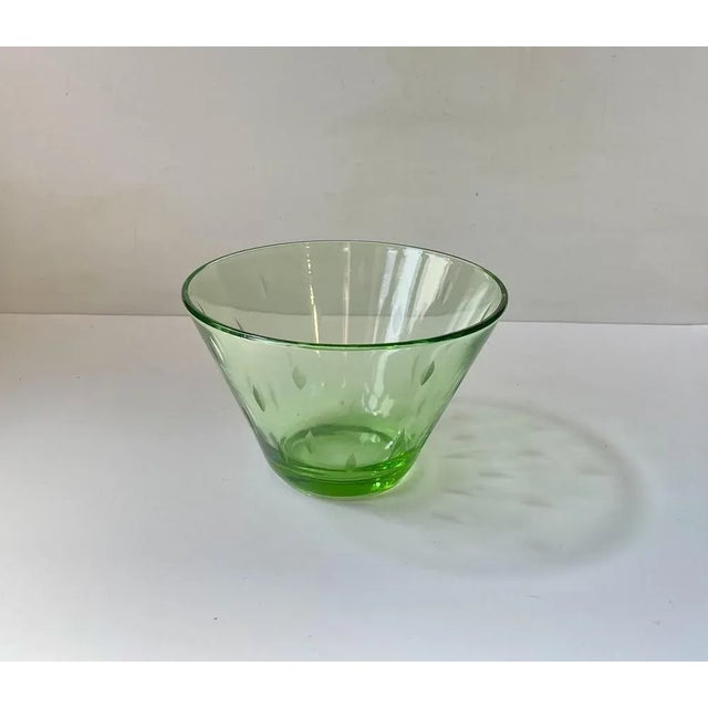 Uranium Green Art Glass Bowl with Arrows by Jacob E. Bang for Holmegaard, 1930s For Sale - Image 6 of 6