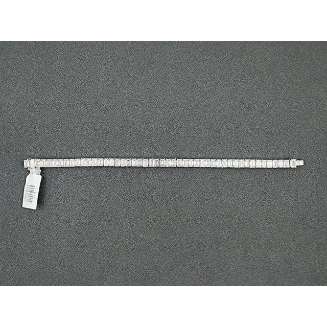 White 15.77 Ct Emerald Cut Diamond Tennis Bracelet For Sale - Image 8 of 8