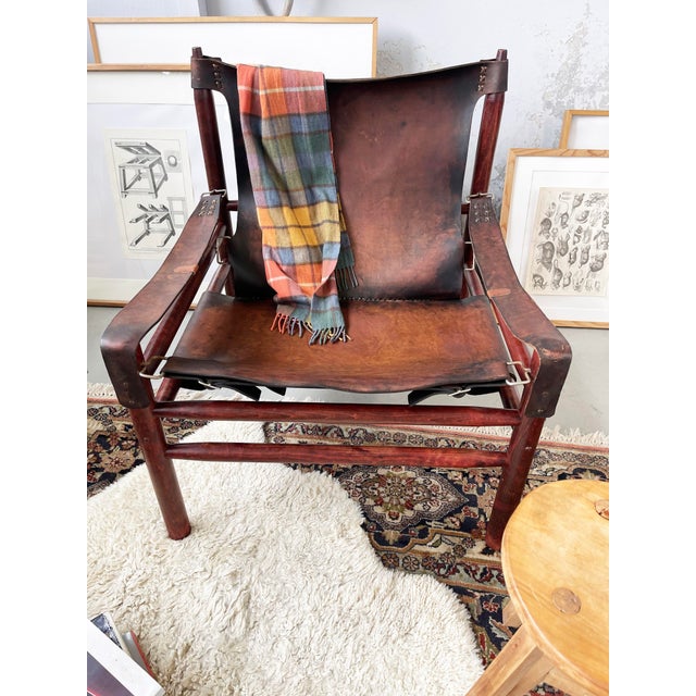 Fantastic original 1960s design, in a robust Scandinavian hunting or Safari chair style. Quite unusual and beautiful...