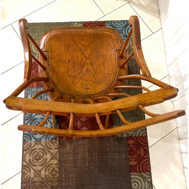 Early 19th Century New England Windsor Comb-Back Rocker, Circa 1810, Spindle Back, Splayed Legs, Extended Crest Rail Rocker, With Saddle Seat For Sale - Image 5 of 9