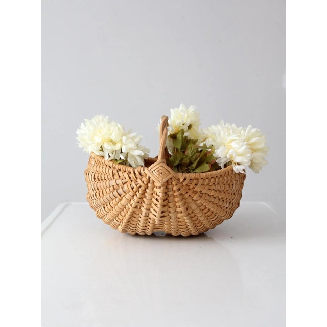 This is a vintage harvest basket. The hand-crafted buttocks or melon basket has a light toned weave. Ideal for use...