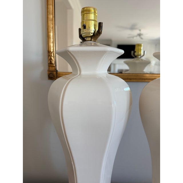 Hollywood Regency Pair of Hollywood Regency White Lamps For Sale - Image 3 of 7