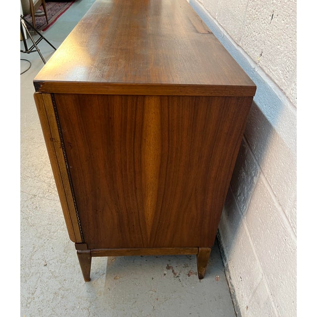 Vintage Mid-Century Walnut Credenza by Bassett For Sale - Image 9 of 17