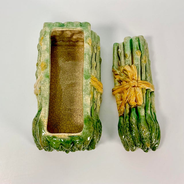 1940s Vintage Majolica French Hollywood Regency Trompe L’Oeil Asparagus Box. For Sale - Image 13 of 15