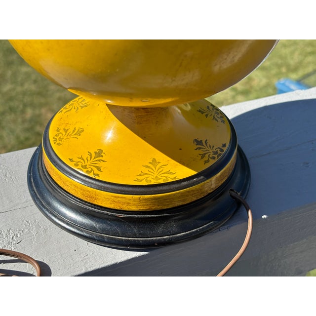 Mid 20th C. Neoclassical Yellow + Black Toile Table Lamp For Sale - Image 9 of 11