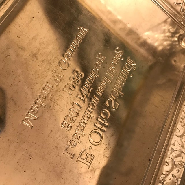 Beautiful vintage 1960s moulded Schmidt Gingerbread Cookie Tin, large size! Makes great and stylish storage for your...