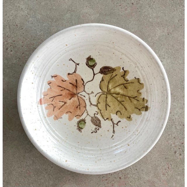 1950s Circa 1959 Metlox PoppyTrail Woodland Gold Stoneware Coupe Bowls – Set of 7 For Sale - Image 5 of 18