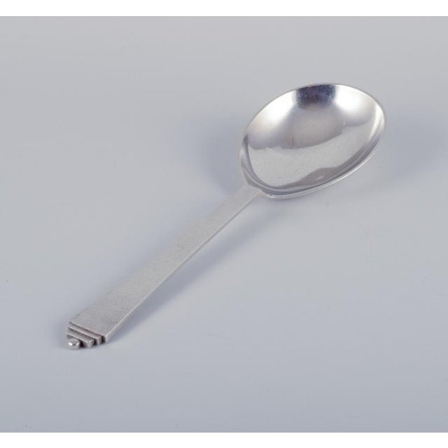 Georg Jensen Pyramid. Serving spoon in sterling silver. Hallmark: After 1944. In perfect condition. Dimensions: Length...