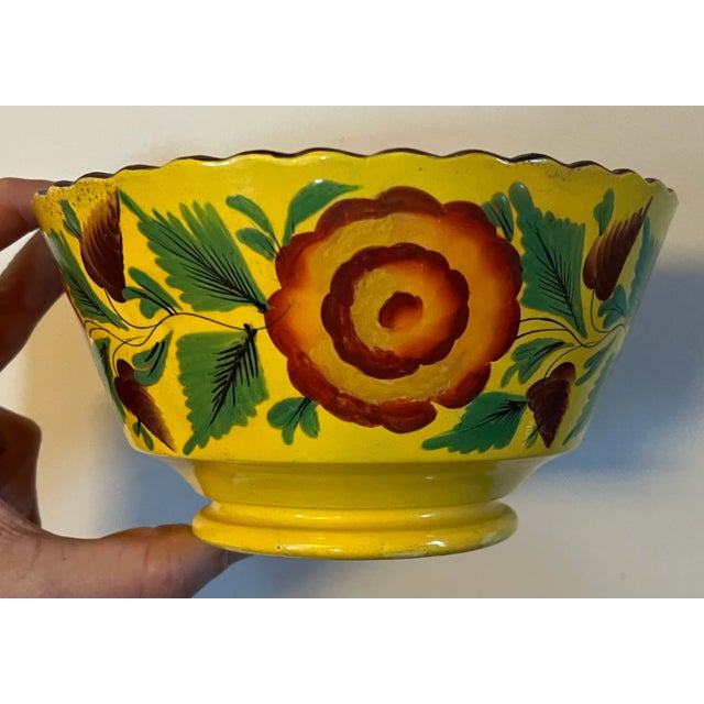 Early 19th Century Antique Early 19th Century English Staffordshire Canary Yellow Bowl With Hand Painted Roses For Sale - Image 5 of 12