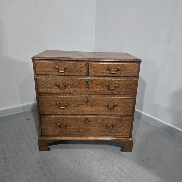 A very good Georgian oak five drawer chest of drawers, original period locks, medium oak colour, standing on bracket feet,...
