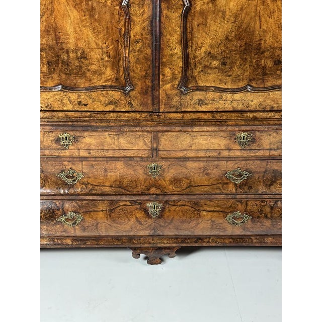 Dutch Burr Walnut Cabinet, 1740 For Sale - Image 18 of 18