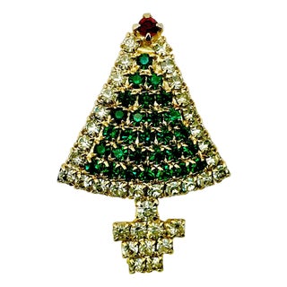 1950s Vintage Boho Chic Americans Hollywood Regency Rhinestone Christmas Tree Brooch. For Sale