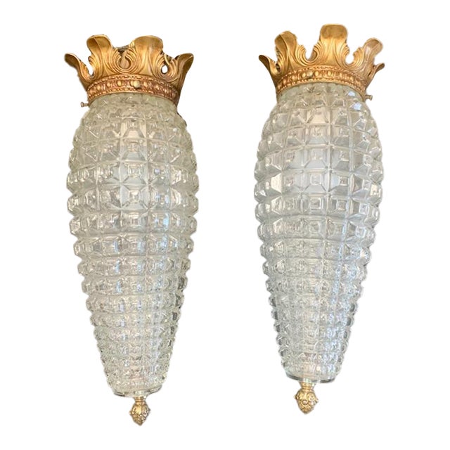 1950s Pair of Hollywood Regency Gilt Metal & Prismatic Glass Pendant Light Pinneapple Form For Sale