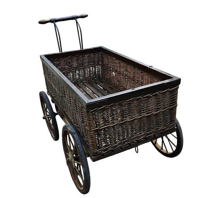Rustic Bakery Bread Market Cart in Rattan, 1890s For Sale - Image 3 of 6