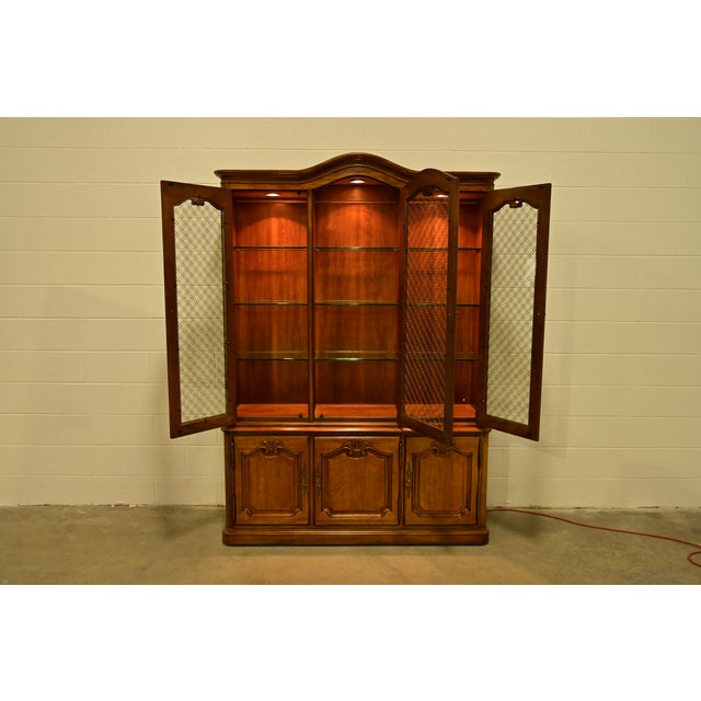 Henredon French Provincial Louis XV Carved Walnut Lighted Breakfront Bookcase Cabinet, Circa 1970s For Sale - Image 15 of 17
